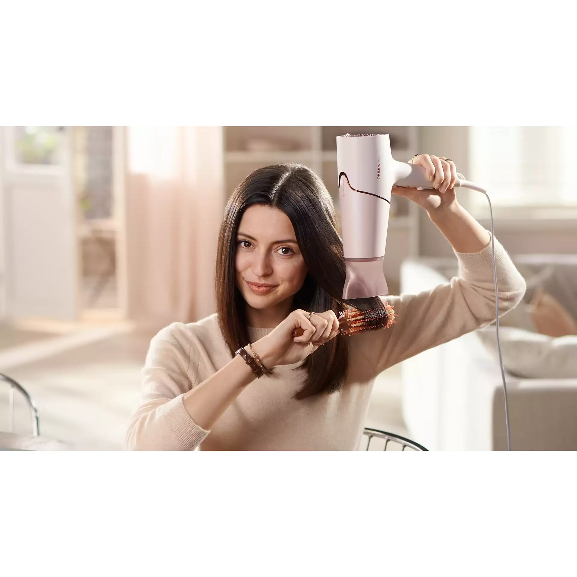 Uscator de par Philips BHD530/00, 2300W, tehnologie ThermoShield, ingrijire cu ioni, 2 setari de viteza, 3 setari de temperatura, difuzor, cap de coafare 11 mm, Rose gold/perlat