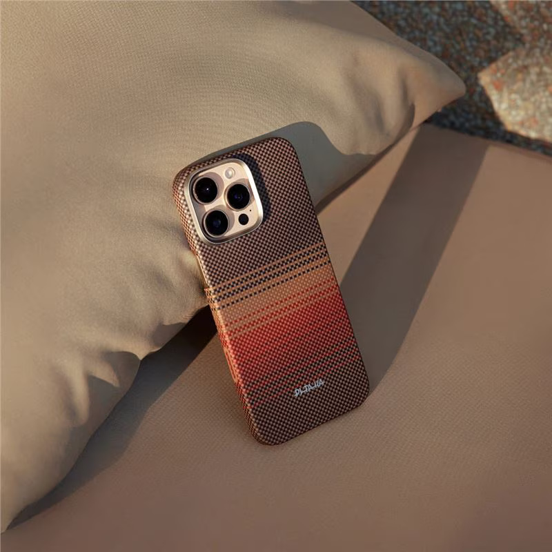 Carcasa Pitaka Ultra-Slim PitaTap compatibila cu iPhone 16 Pro, Sunset